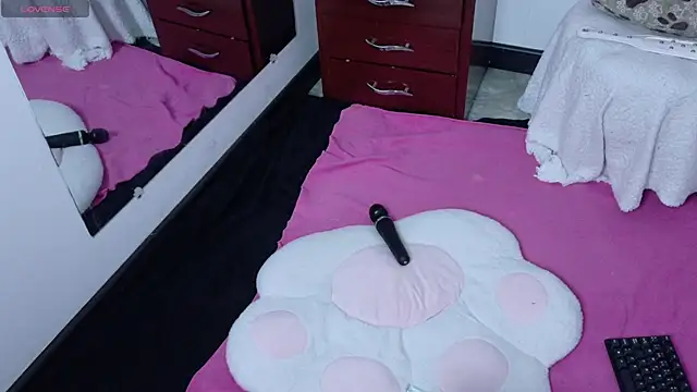 Catwhite_ Chat XXX in diretta