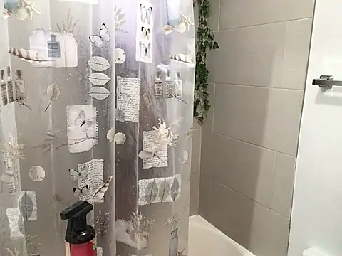 Chatroom XXX en direct de littyleesh1