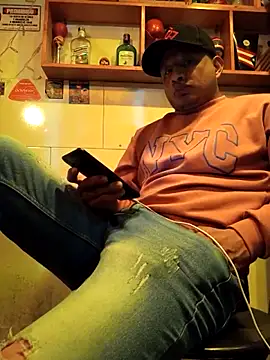 Show modela themorenofit08 na web-kameri