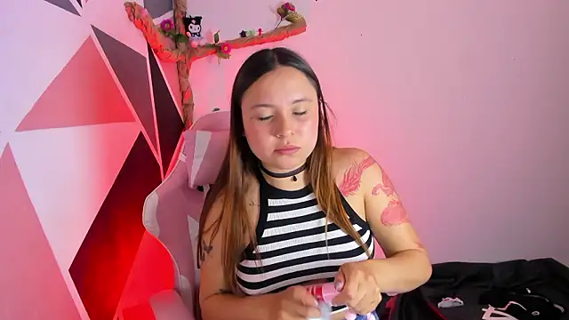 Chat +18 de little_emma0 ao vivo