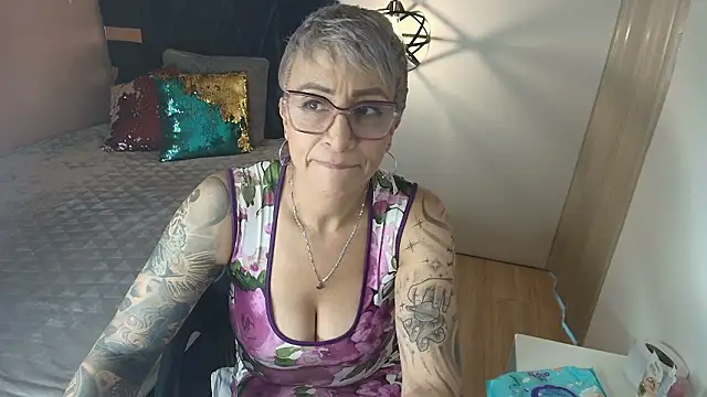 Charlotte__Gray: απευθείας συνομιλία ΧΧΧ