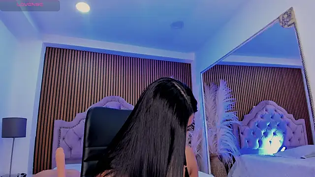 SelenaStonne Adlı Modelin Canlı XXX Sohbeti