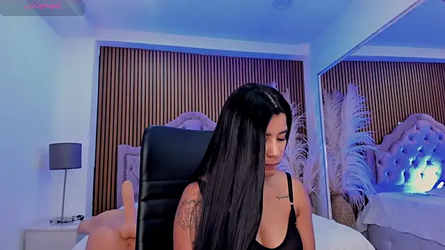 SelenaStonne Adlı Modelin Canlı XXX Sohbeti