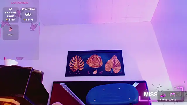 katha_Crawford Show in webcam