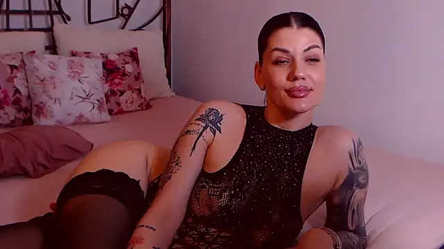 YvonneEverlee live XXX chat