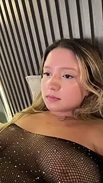 Chat XXX en directo de MiaPetit_