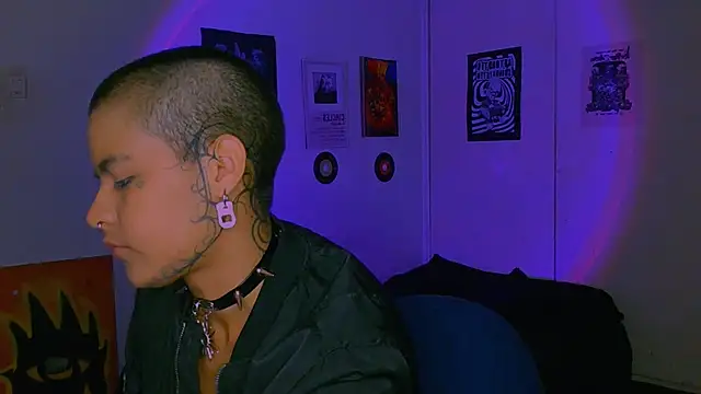 alex_one888 Adlı Modelin Canlı XXX Sohbeti