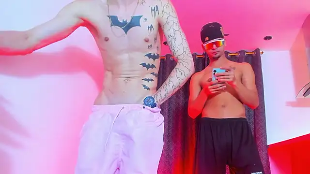 TheBatMansion: διαδικτυακό σόου στην κάμερα