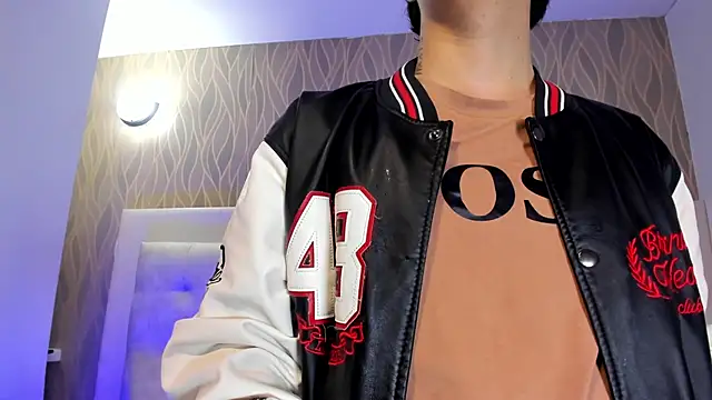 دردشة BenitoSaenz الجنسية المباشرة