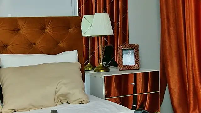 Chatroom XXX en direct de LollyShine