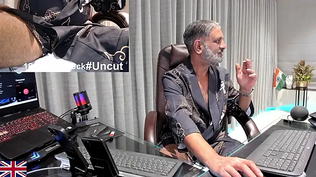 OnlineBossUK Live XXX-Chat