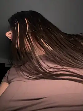 EmmiiGlowのウェブカメラショー