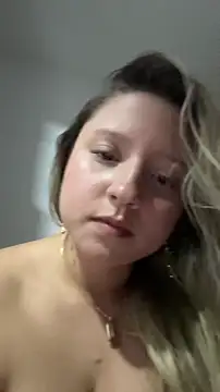 Chat XXX en directo de MiaPetit_