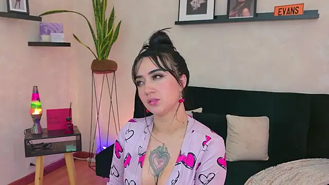 EmmyEvans1 Adlı Modelin Canlı XXX Sohbeti