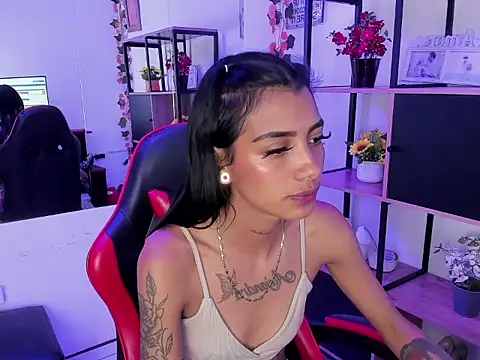 KarlaSlutSkinny__のライブXXXチャット