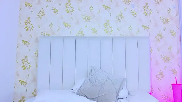 Mia-Monroe Chat XXX in diretta