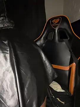 Chat +18 de QUEEN_NOBUHLE_FEMDOM_777 ao vivo