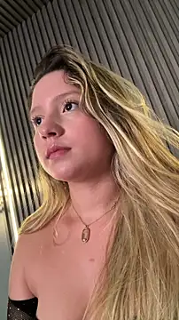 MiaPetit_ Adlı Modelin Canlı XXX Sohbeti