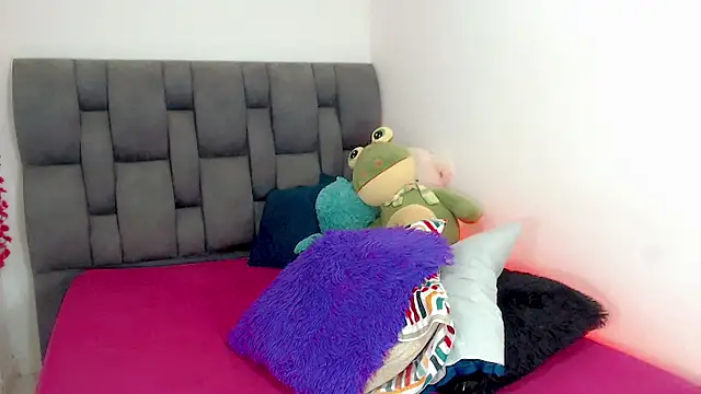 little_star_porn's Webcam Show