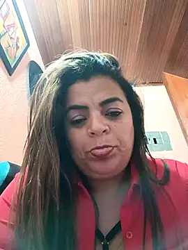 Mia-Glow Live XXX-chat