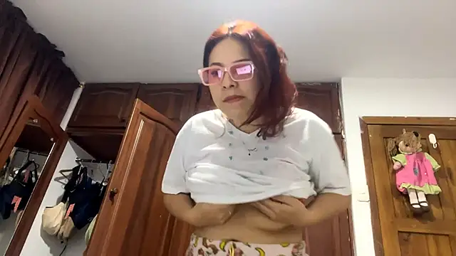 AlvertaCong's Live XXX Chat