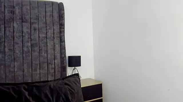 XXX chat uživo modela AnnyCherry_