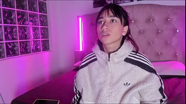 XXX chat uživo modela Alahia_rosee