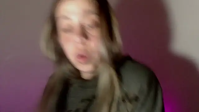 XXX chat uživo modela SweetSofty