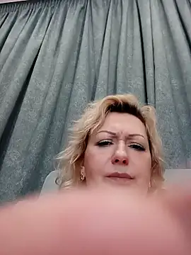 EmilyFanks Adlı Modelin Canlı XXX Sohbeti