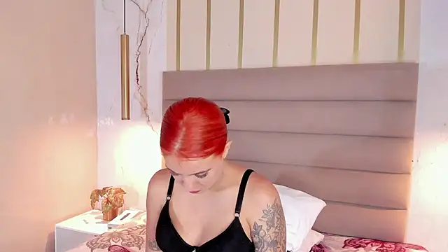 MelaniieRoux Chat XXX in diretta