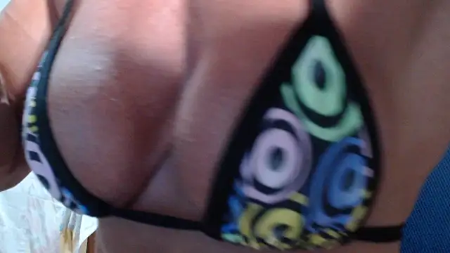 Stronggsexy Adlı Modelin Canlı XXX Sohbeti