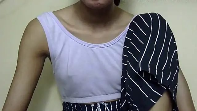 Anu_tiny Adlı Modelin Canlı XXX Sohbeti