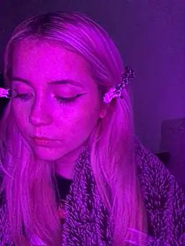 Blondie_Sofia_Essexbabe 现场XXX聊天