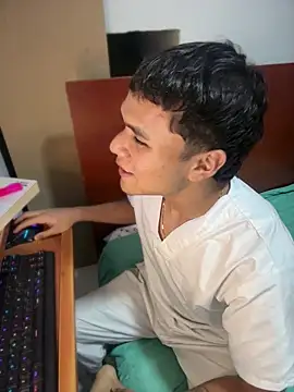 Chat +18 de CreamKingg ao vivo