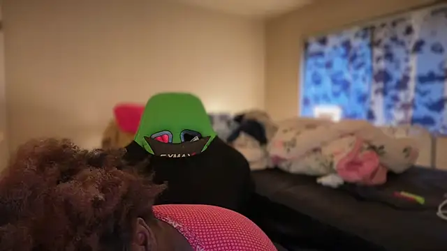 -Yagurlwest Adlı Modelin Canlı XXX Sohbeti