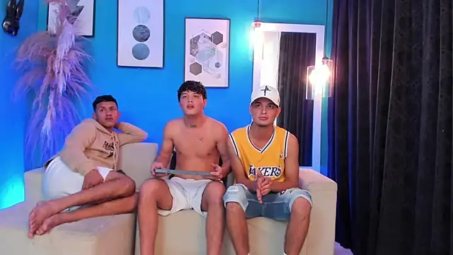 KingOfHeavens_2's Webcam Show