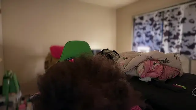 -Yagurlwest's Live XXX Chat