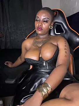 Chat XXX Live QUEEN_NOBUHLE_FEMDOM_777