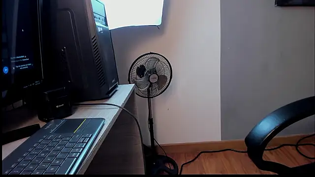 Alicee_Broownn élő XXX-chatje