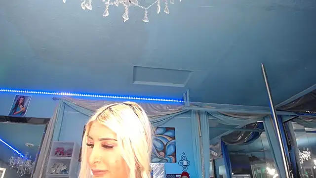 ADRIANNA_FOX Chat XXX in diretta