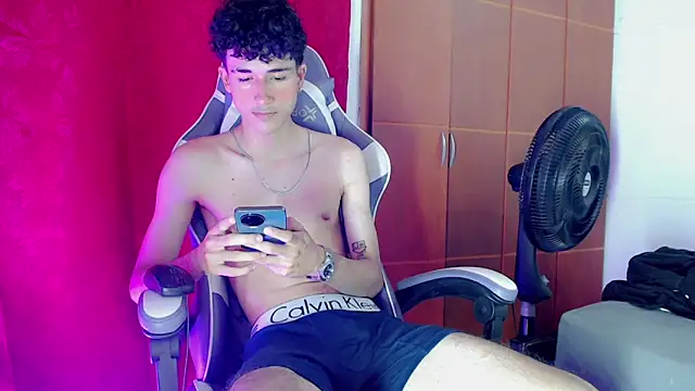 Show modela Johnny_cagee_ na web-kameri