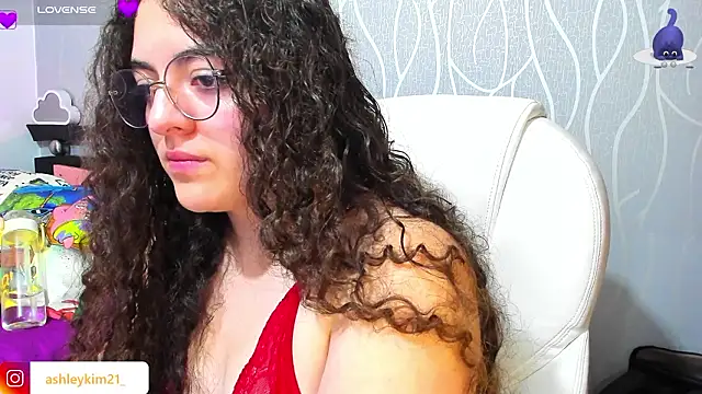 AshleyKim_ Adlı Modelin Canlı XXX Sohbeti