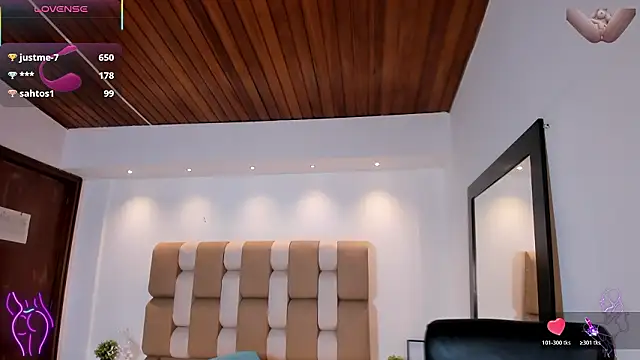 Онлайн чат XXX victoria_mooree