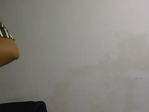 Show modela Anika_Singh na web-kameri