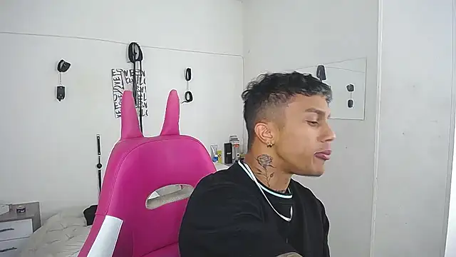 Chat XXX en directo de Leonard_Price