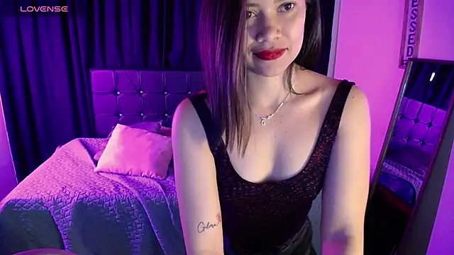 amara21_'s Live XXX Chat