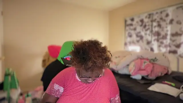 -Yagurlwest: онлайн-секс-чат