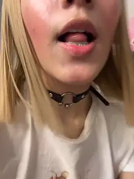 SweetBunnyGF élő XXX-chatje