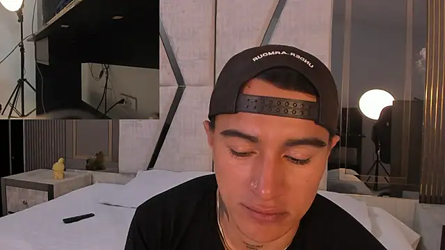 แชท XXX สดของ LiamDeep