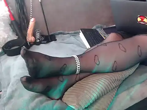 XXX chat uživo modela GoddessMonicaAngels